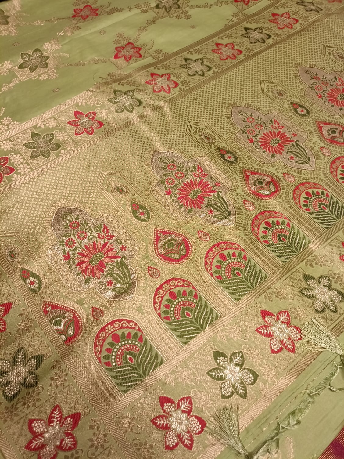 LIGHT GREEN BOX FLORAL JAAL MEENA BANARASI VISCOSE SAREE