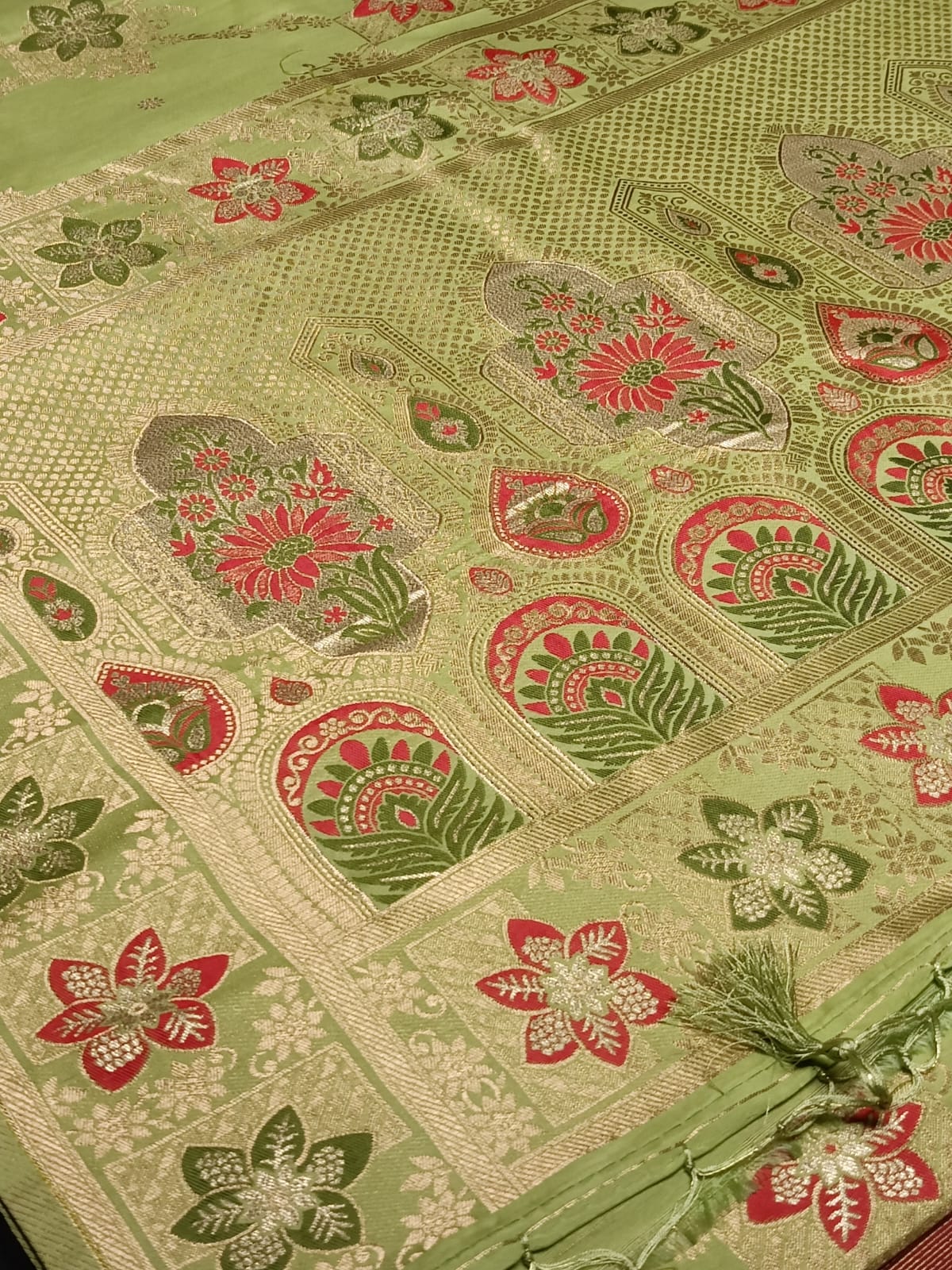 LIGHT GREEN BOX FLORAL JAAL MEENA BANARASI VISCOSE SAREE