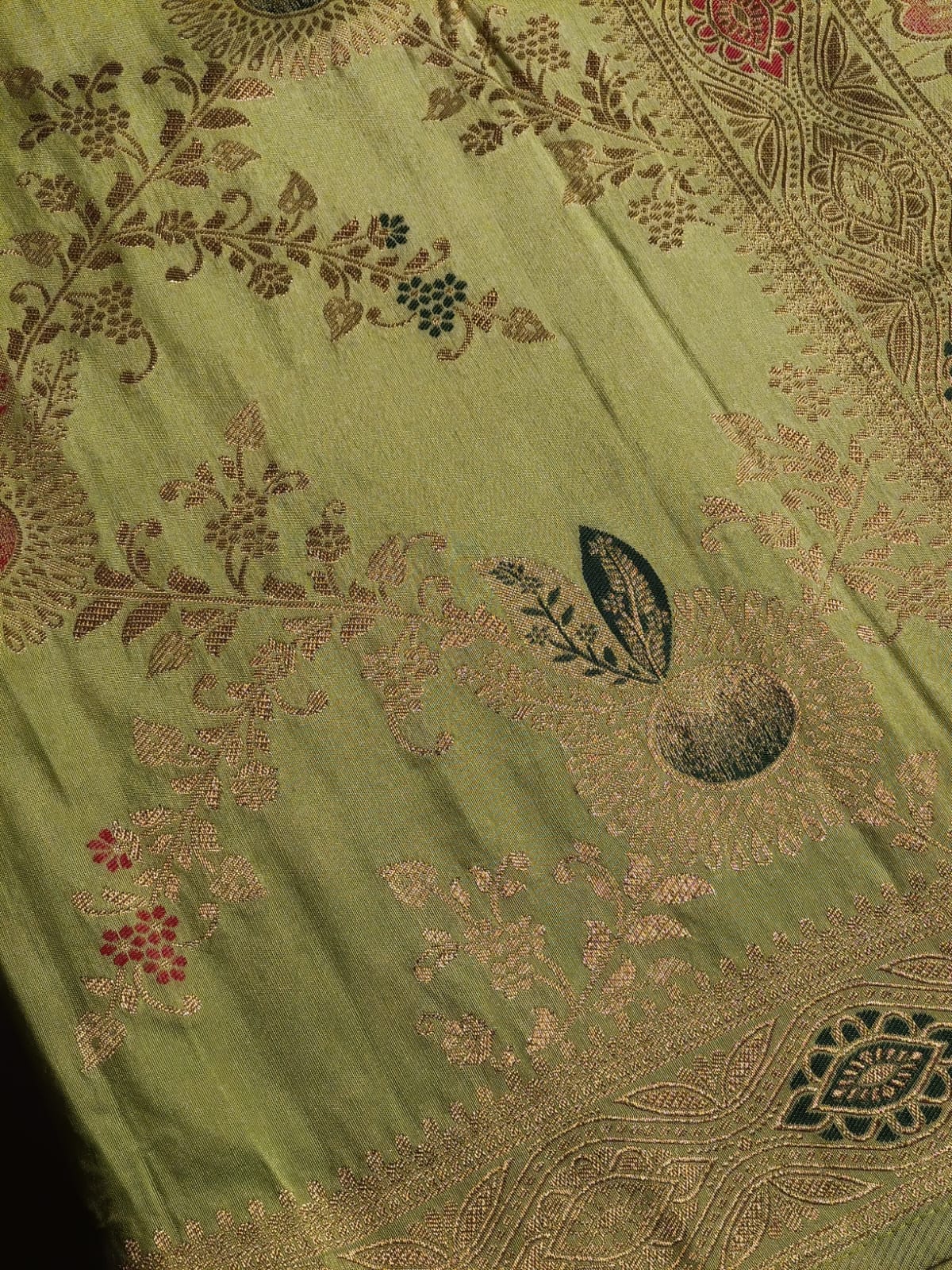LIGHT GREEN FLORAL JAAL BANARASI VISCOSE SAREE
