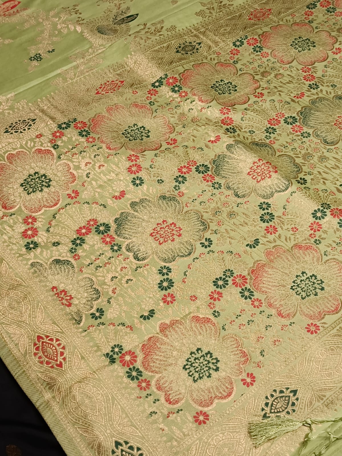 LIGHT GREEN FLORAL JAAL BANARASI VISCOSE SAREE