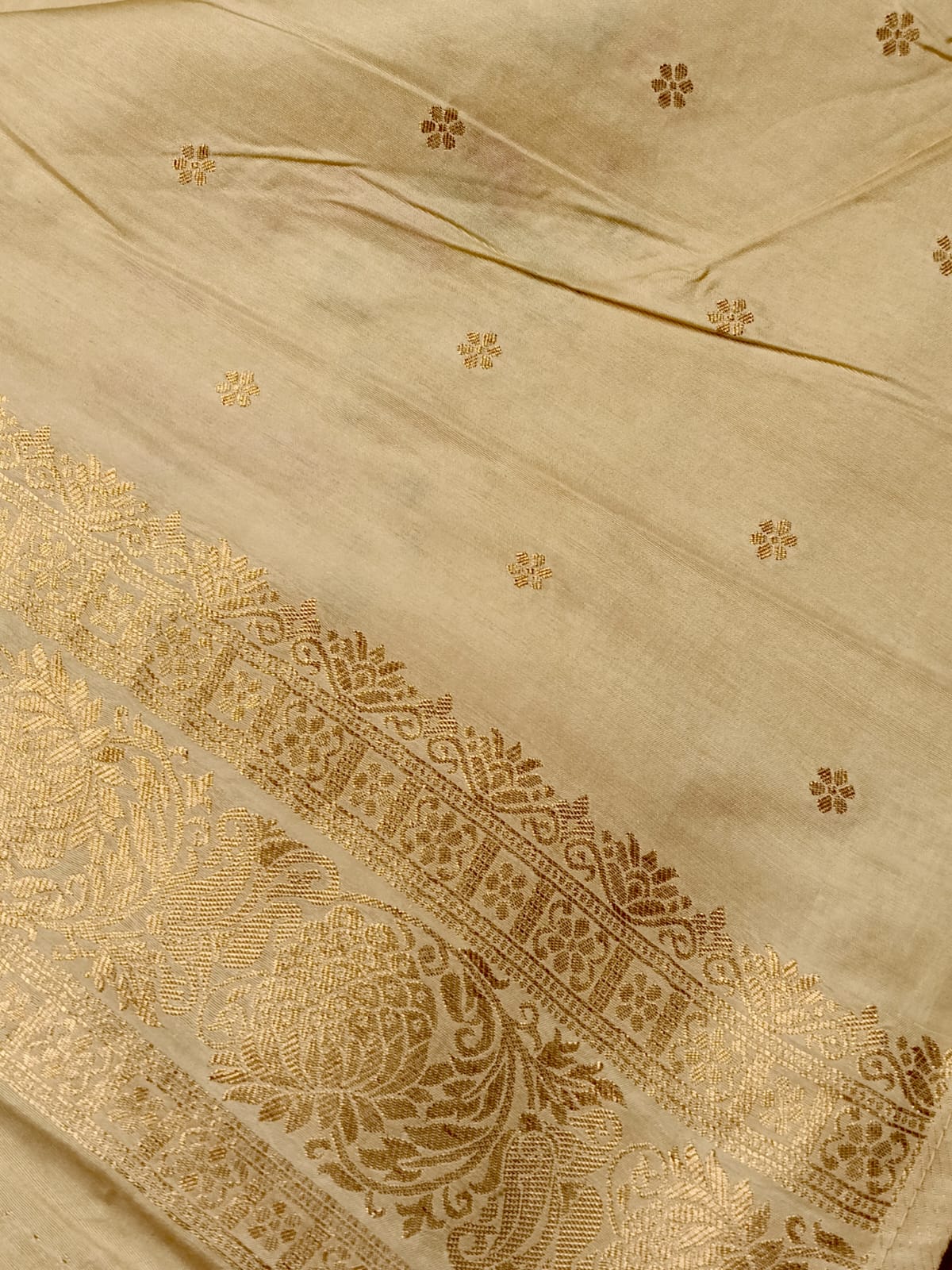OFF WHITE FLORAL JAAL MEENA BANARASI VISCOSE SAREE