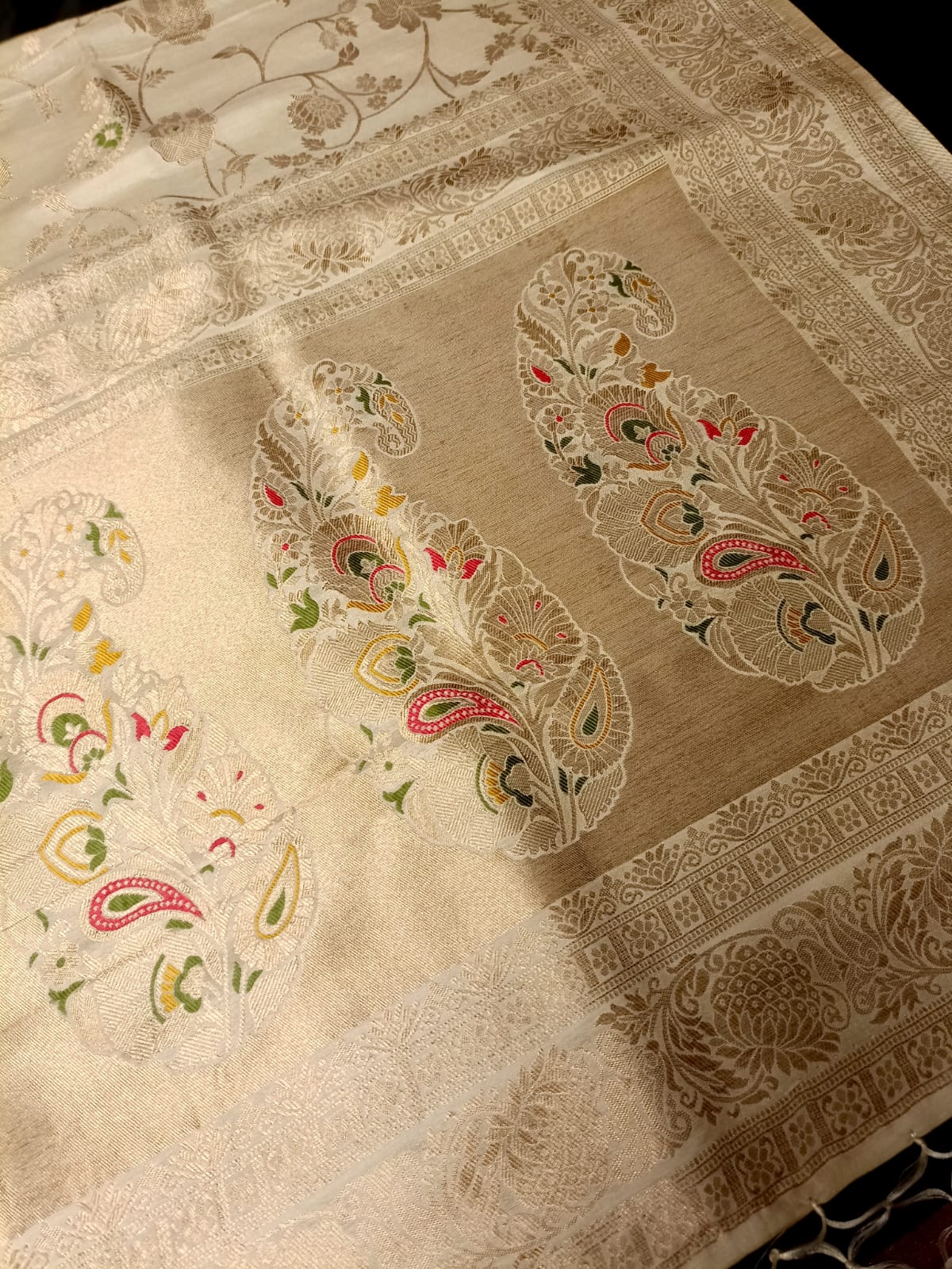 OFF WHITE FLORAL JAAL MEENA BANARASI VISCOSE SAREE