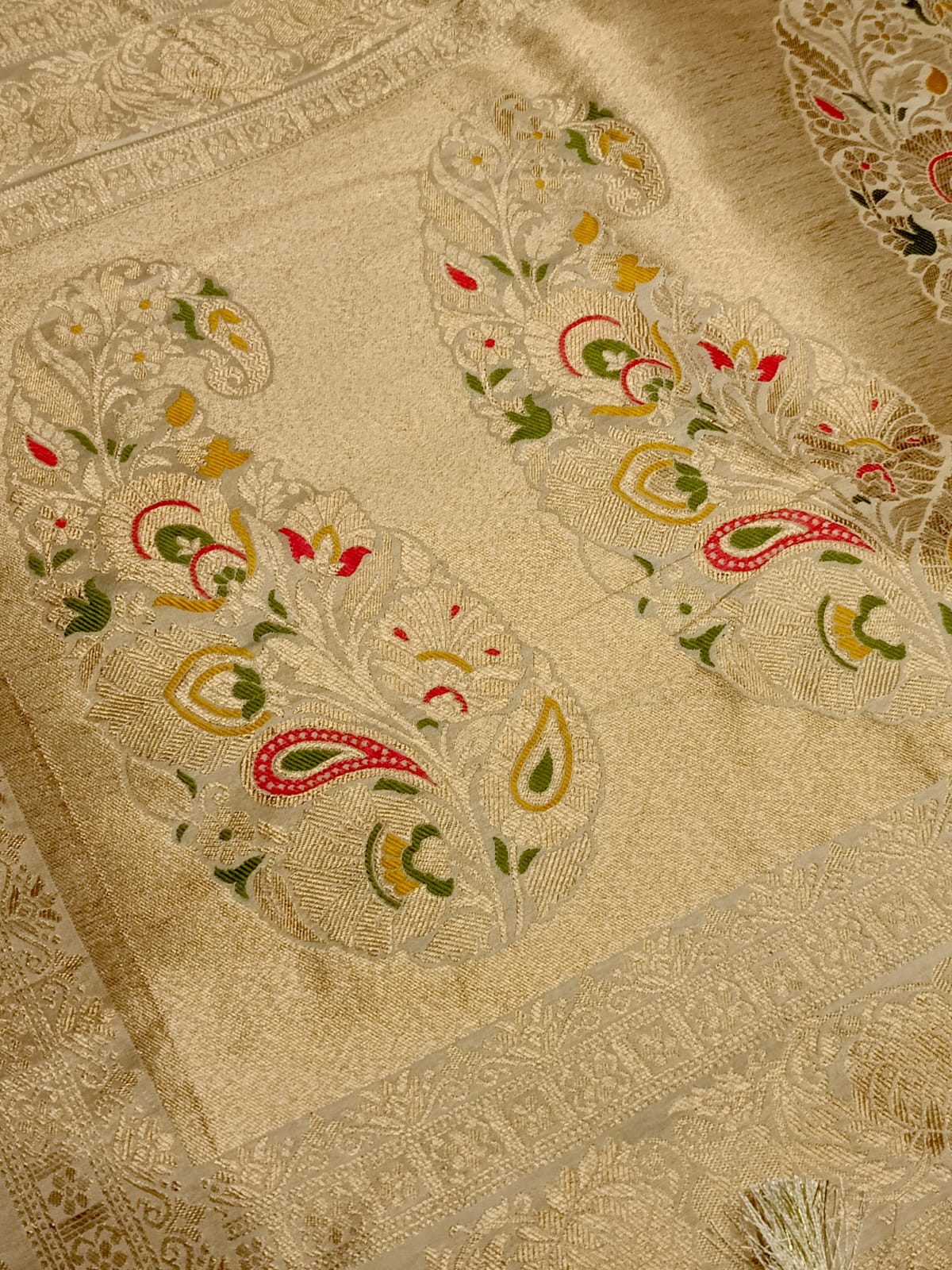 OFF WHITE FLORAL JAAL MEENA BANARASI VISCOSE SAREE