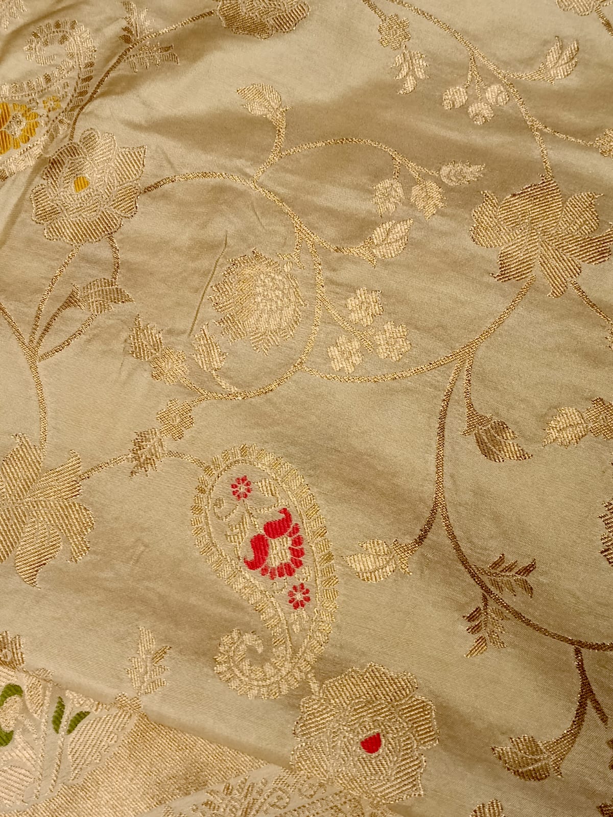 OFF WHITE FLORAL JAAL MEENA BANARASI VISCOSE SAREE