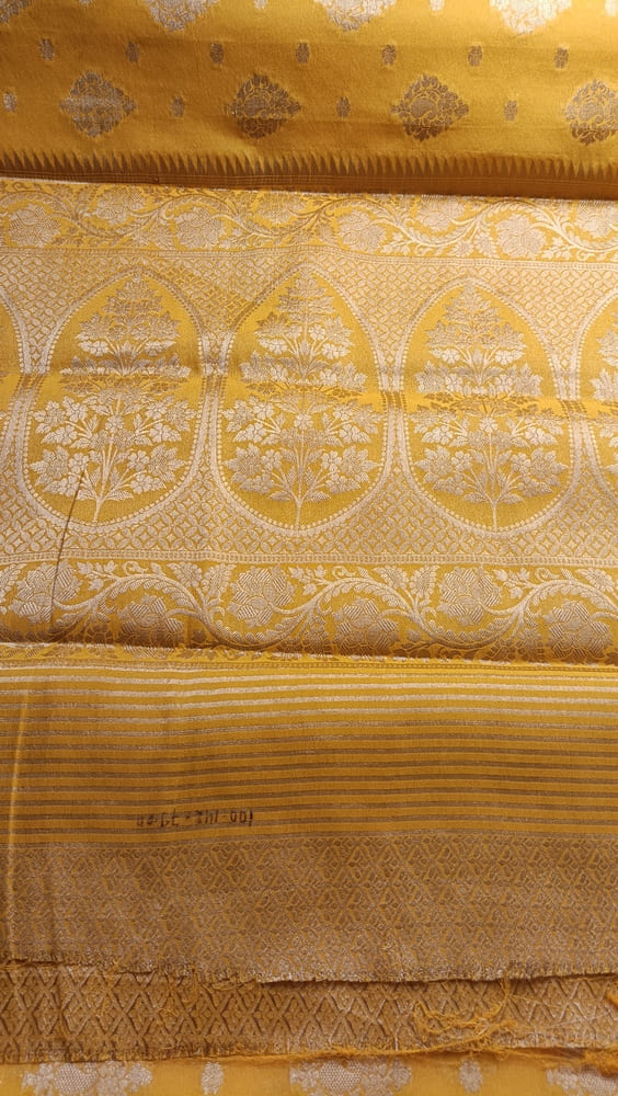 YELLOW MANGO LEAF BUTTA BUTI BANARASI GEORGETTE SAREE