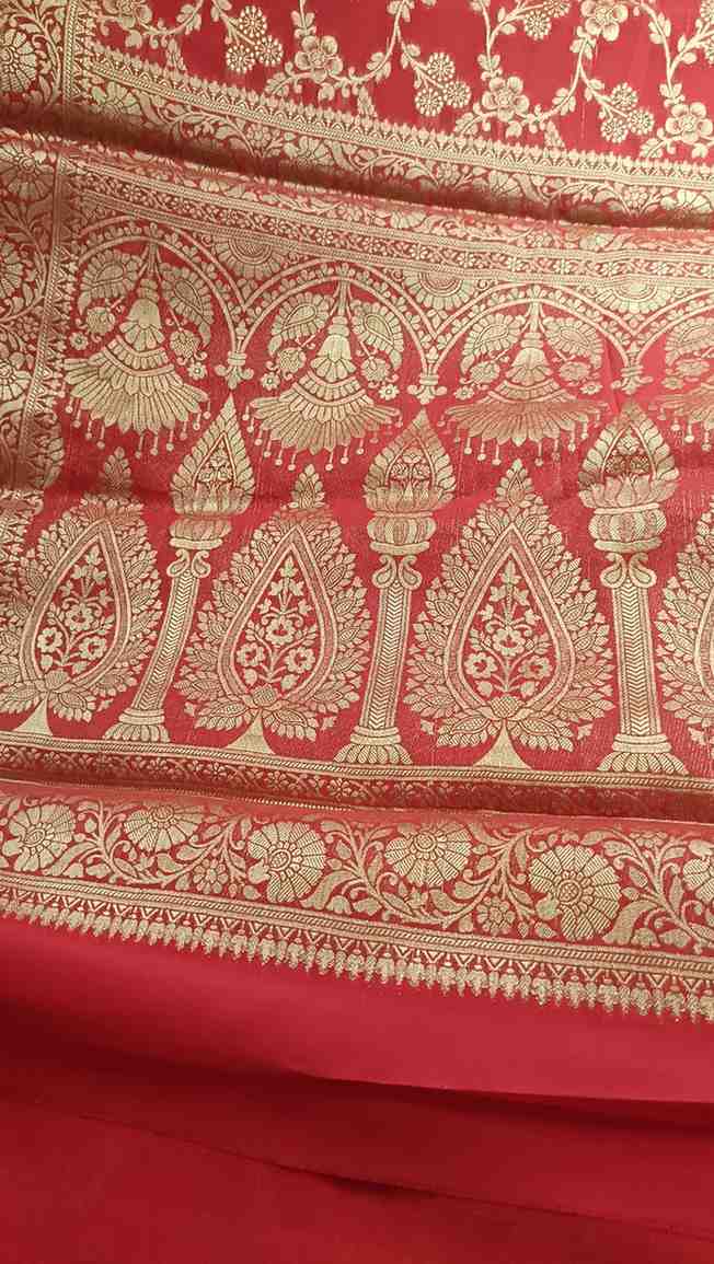 RED TRIFLORAL JAAL BANARASI KHADDI GEORGETTE SAREE