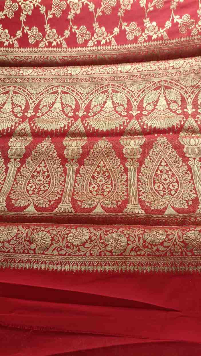 RED TRIFLORAL JAAL BANARASI KHADDI GEORGETTE SAREE
