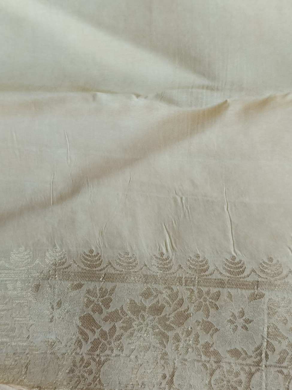 CREAM FLORAL TUSSAR VISCOSE