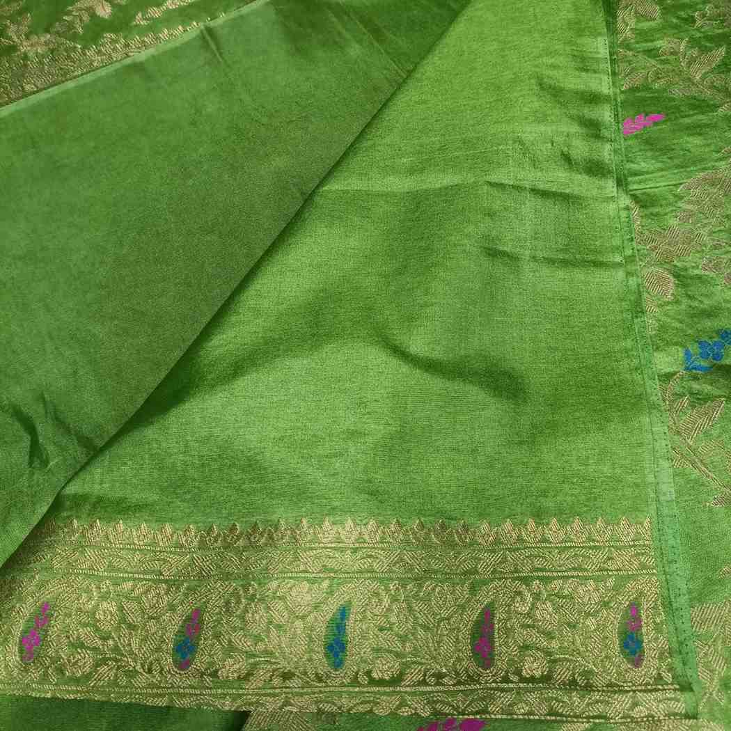 PARROT GREEN FLORAL JAAL BANARASI SEMI SILK SAREE