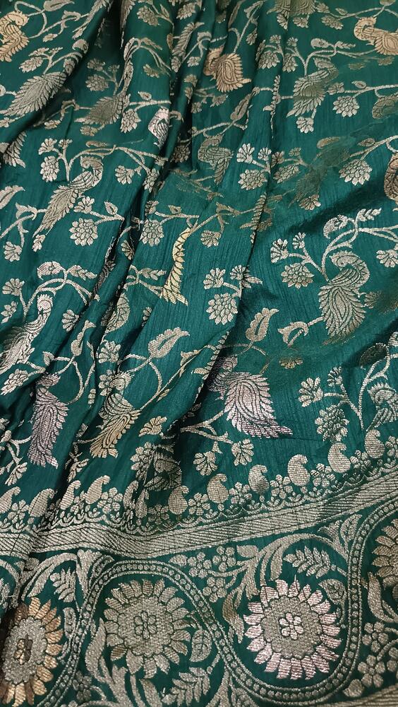 GREEN PEACOCK FLORAL JAAL BANARASI SEMI SILK SAREE