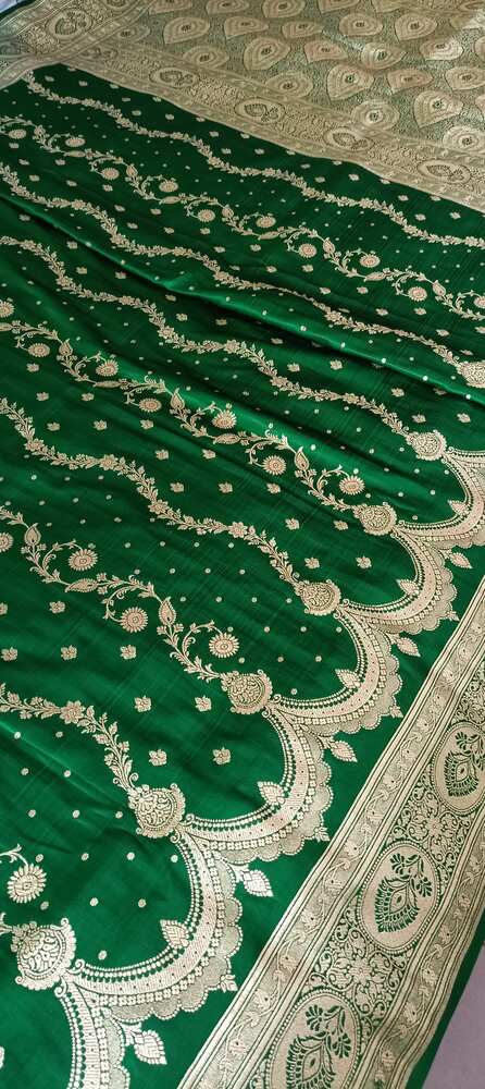 GREEN NECKLACE BANARASI SATIN SILK SAREE