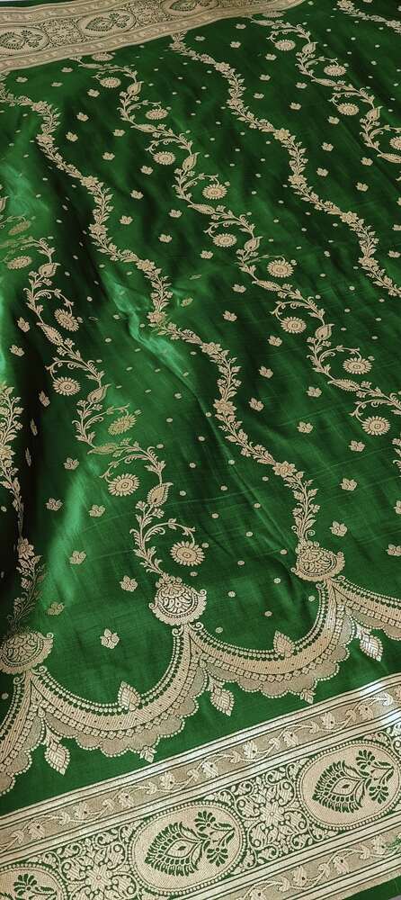 GREEN NECKLACE BANARASI SATIN SILK SAREE