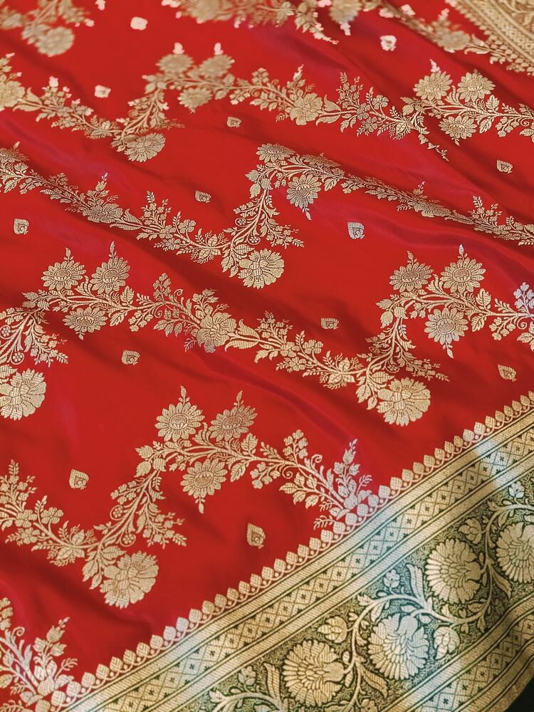 RED ZIG ZAG LEHARIYA BANARASI SATIN SILK SAREE