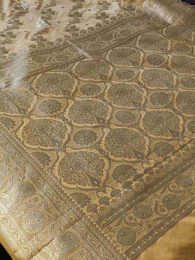 BEIGE LEHARIYA BANARASI KATAN SILK SAREE