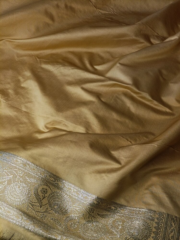 BEIGE LEHARIYA BANARASI KATAN SILK SAREE