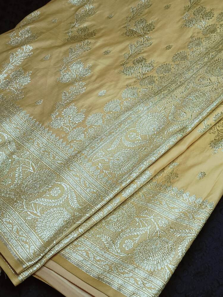 BEIGE LEHARIYA BANARASI KATAN SILK SAREE