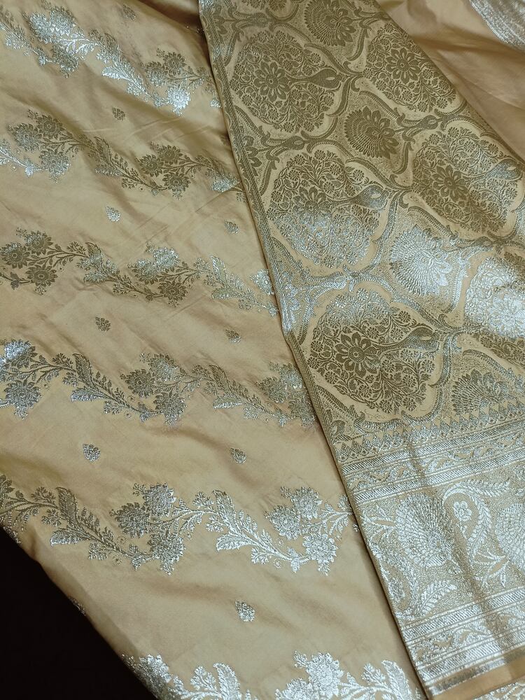 BEIGE LEHARIYA BANARASI KATAN SILK SAREE