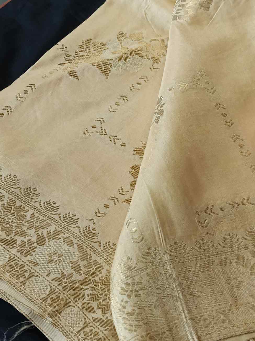 CREAM FLORAL TUSSAR VISCOSE