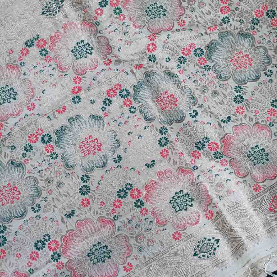 OFF WHITE FLORAL JAAL BANARASI VISCOSE SAREE