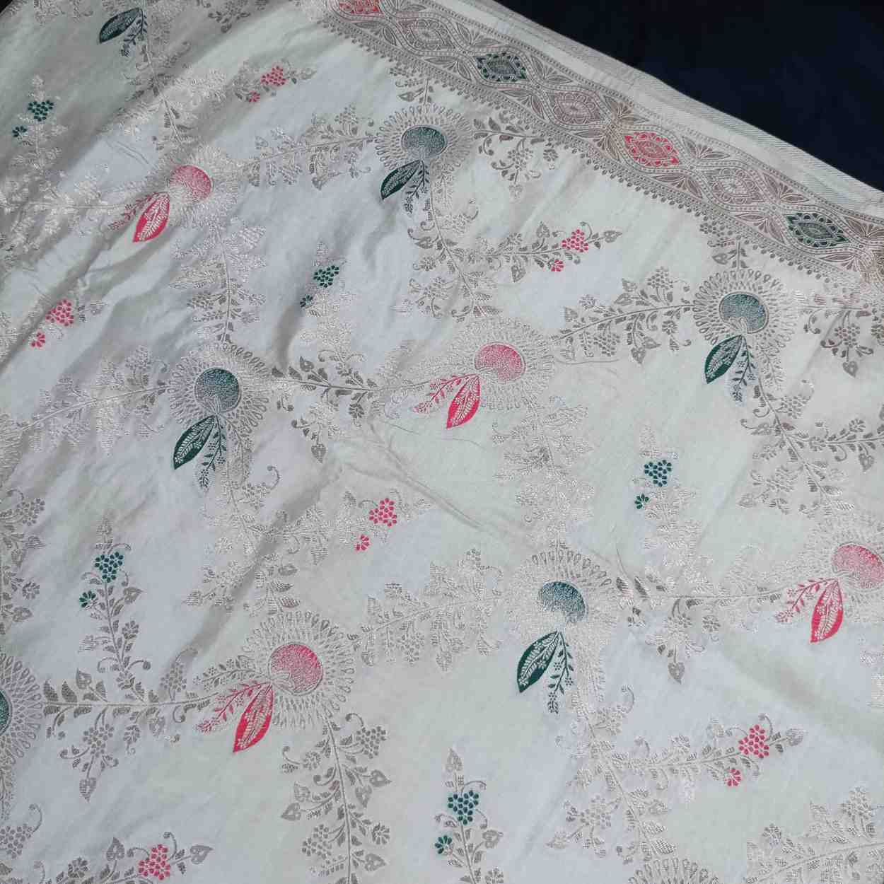 OFF WHITE FLORAL JAAL BANARASI VISCOSE SAREE