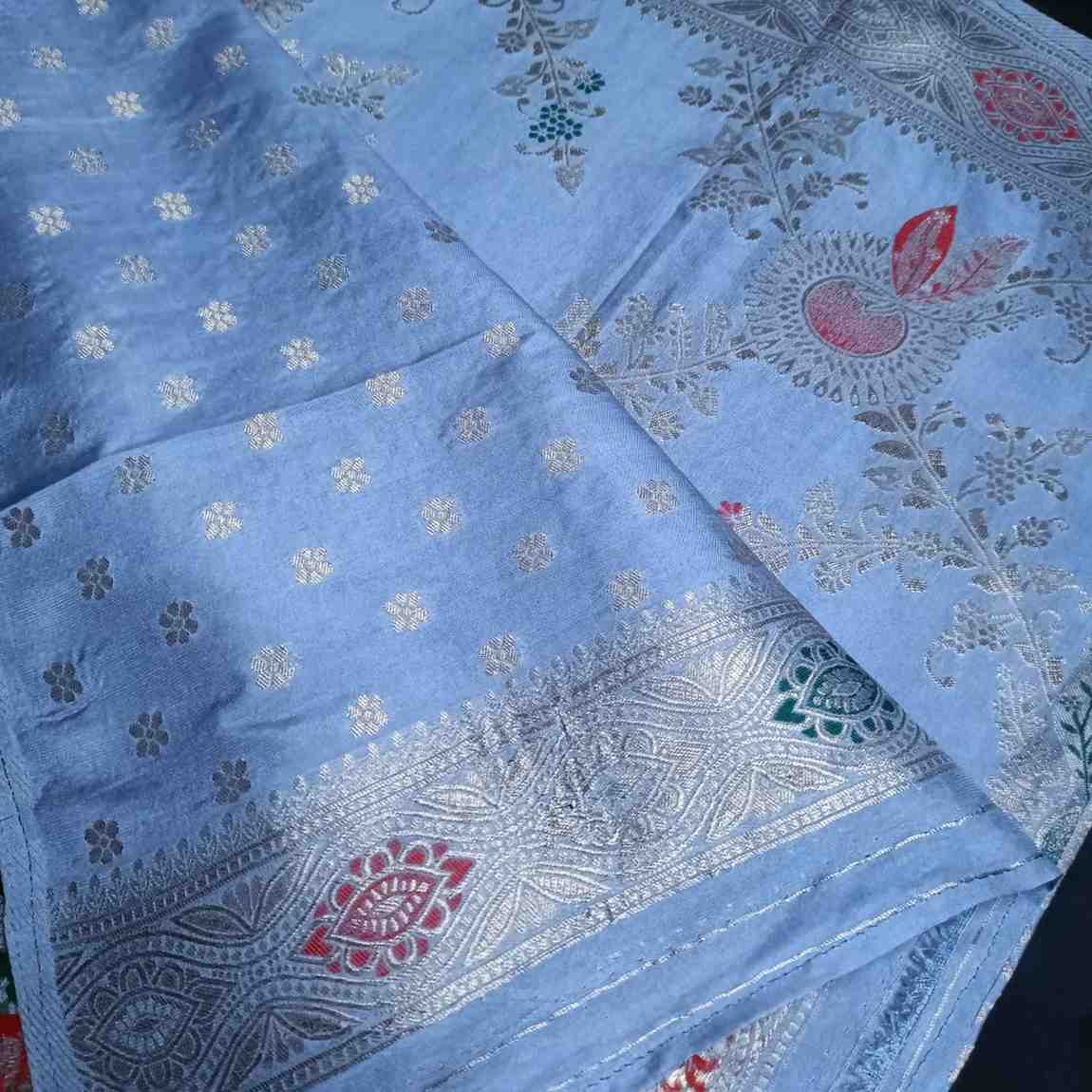 GREY FLORAL JAAL BANARASI VISCOSE SAREE