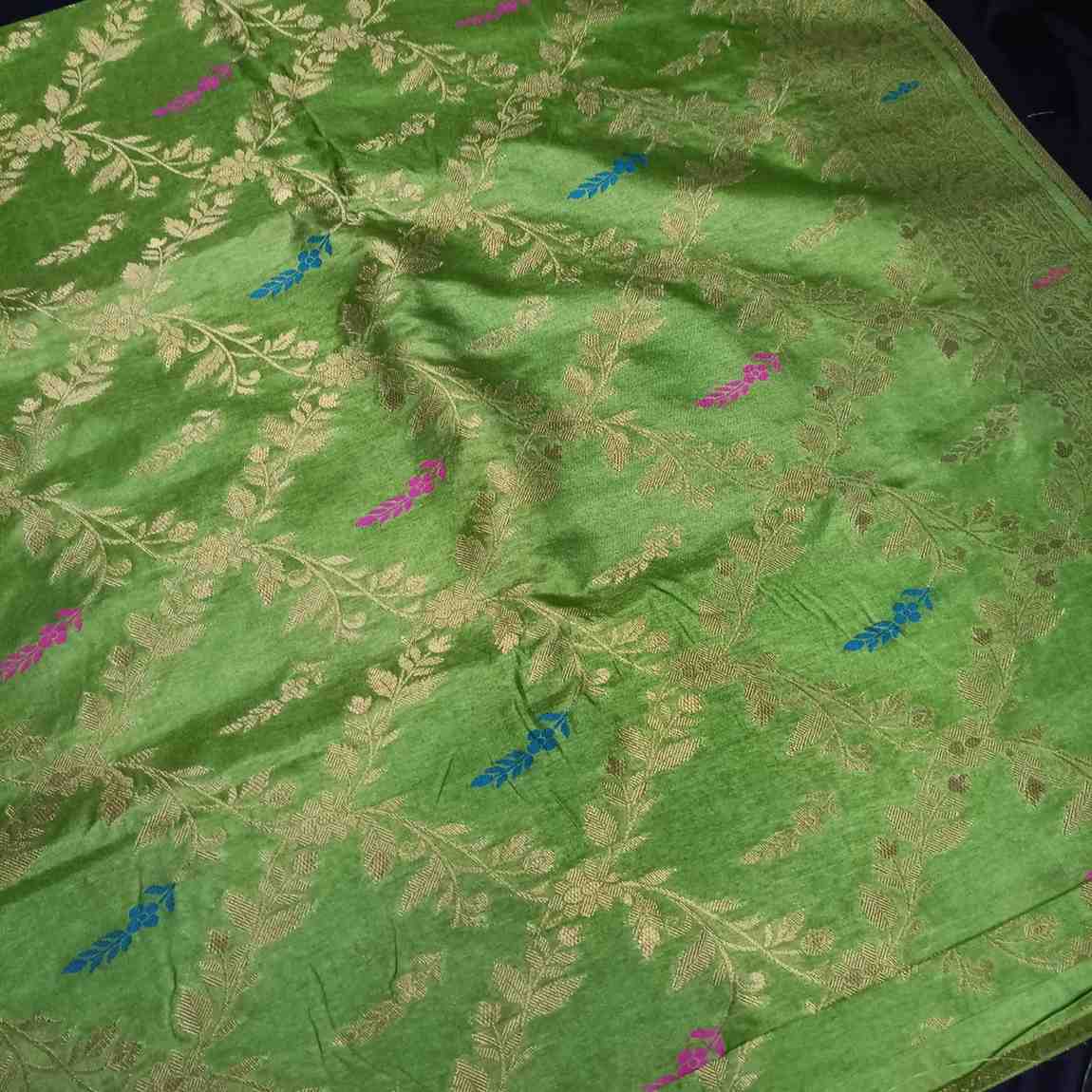 PARROT GREEN FLORAL JAAL BANARASI SEMI SILK SAREE