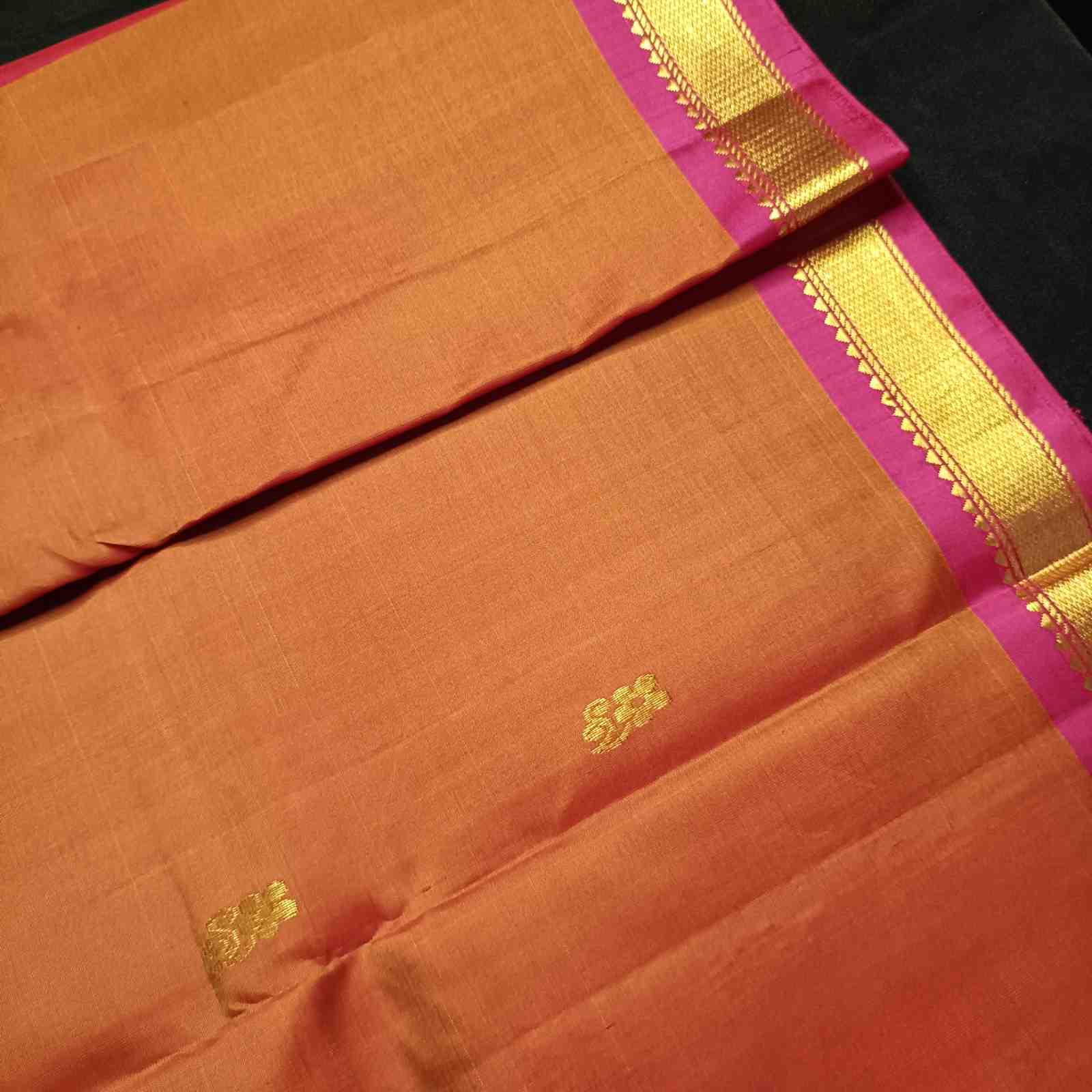 Close-up of traditional Bhavanji zari border with Rekku temple triangles on Kavi saree