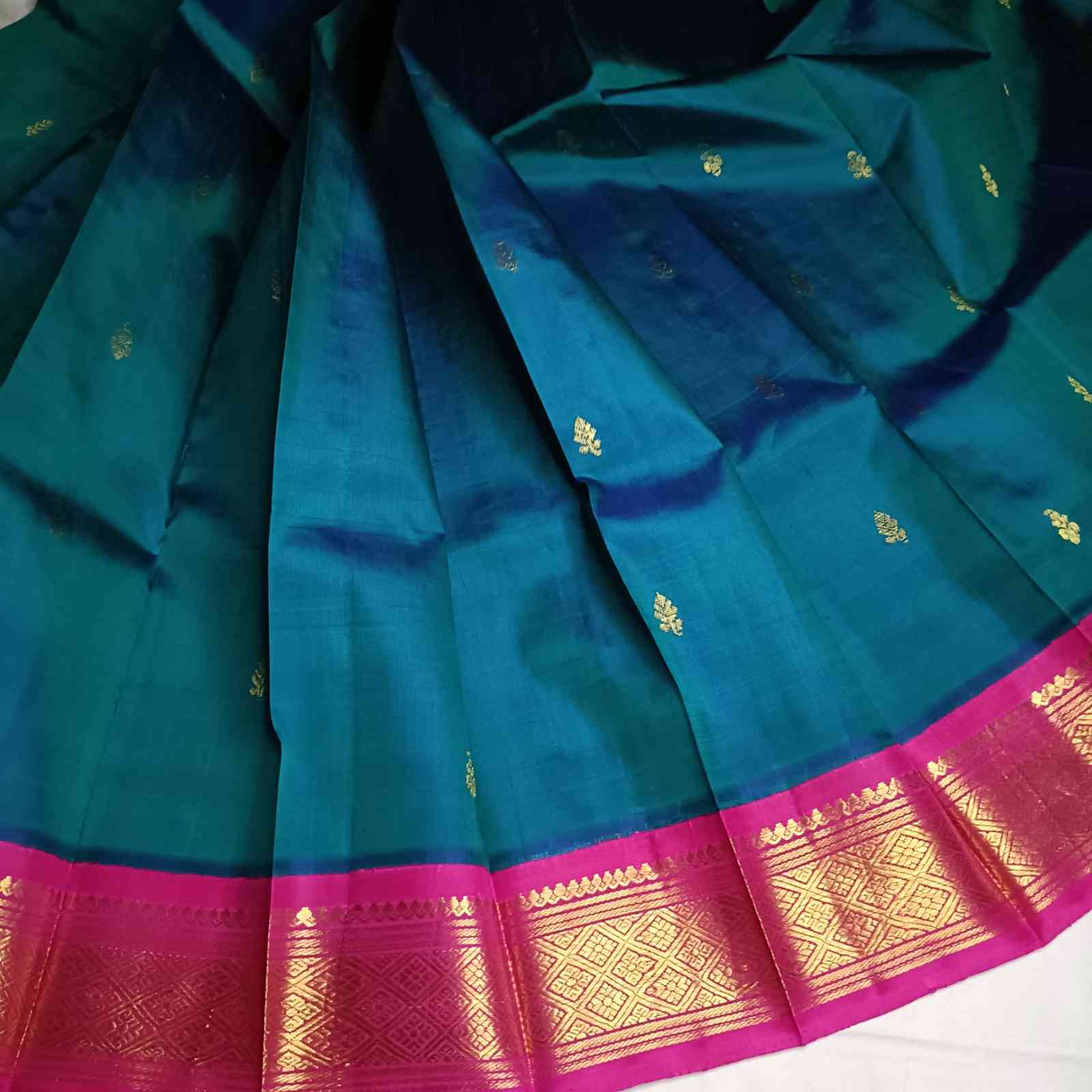 Rama Green Thirubhuvanam saree with pink korvai border detail