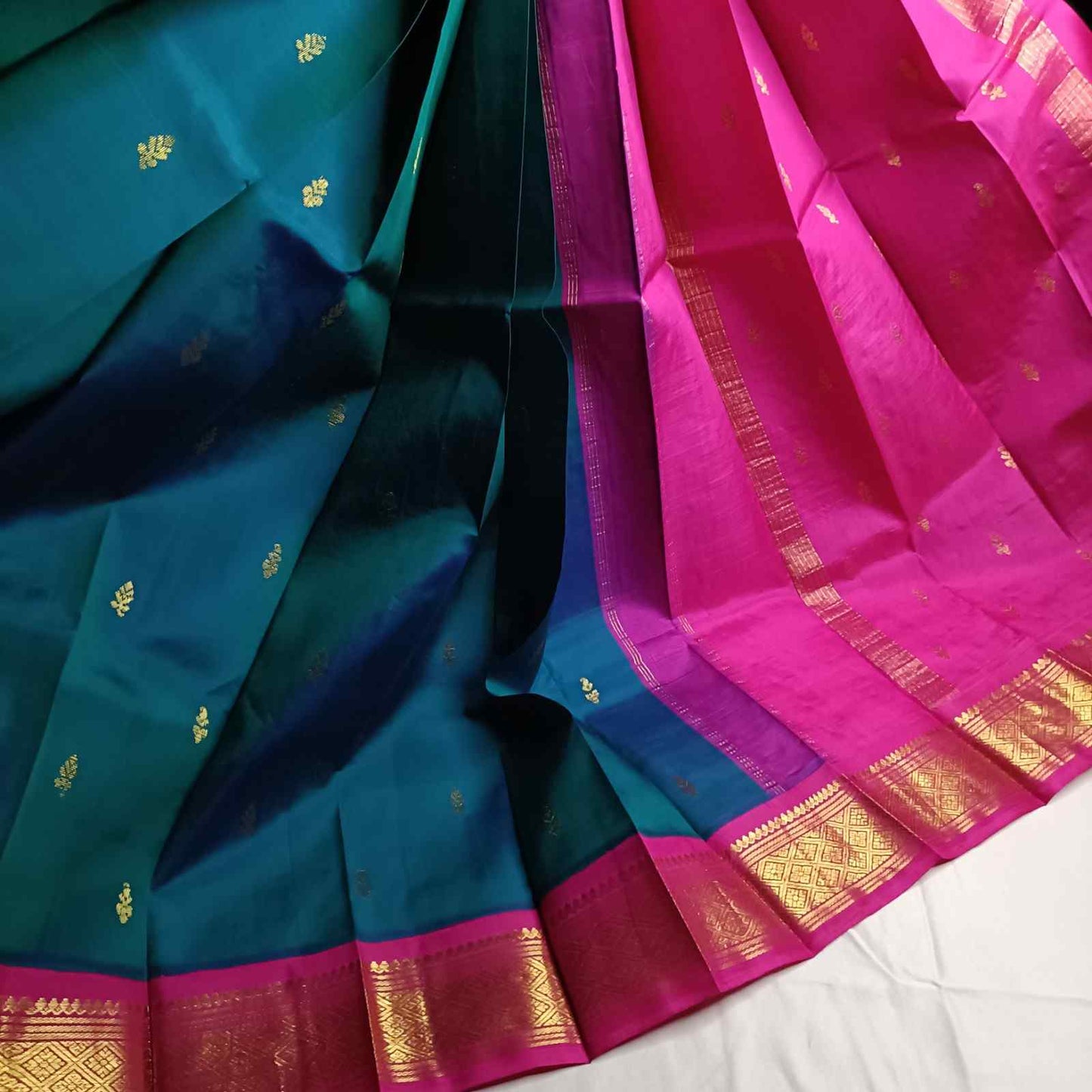 Rama Green Thirubhuvanam saree with pink korvai border detail