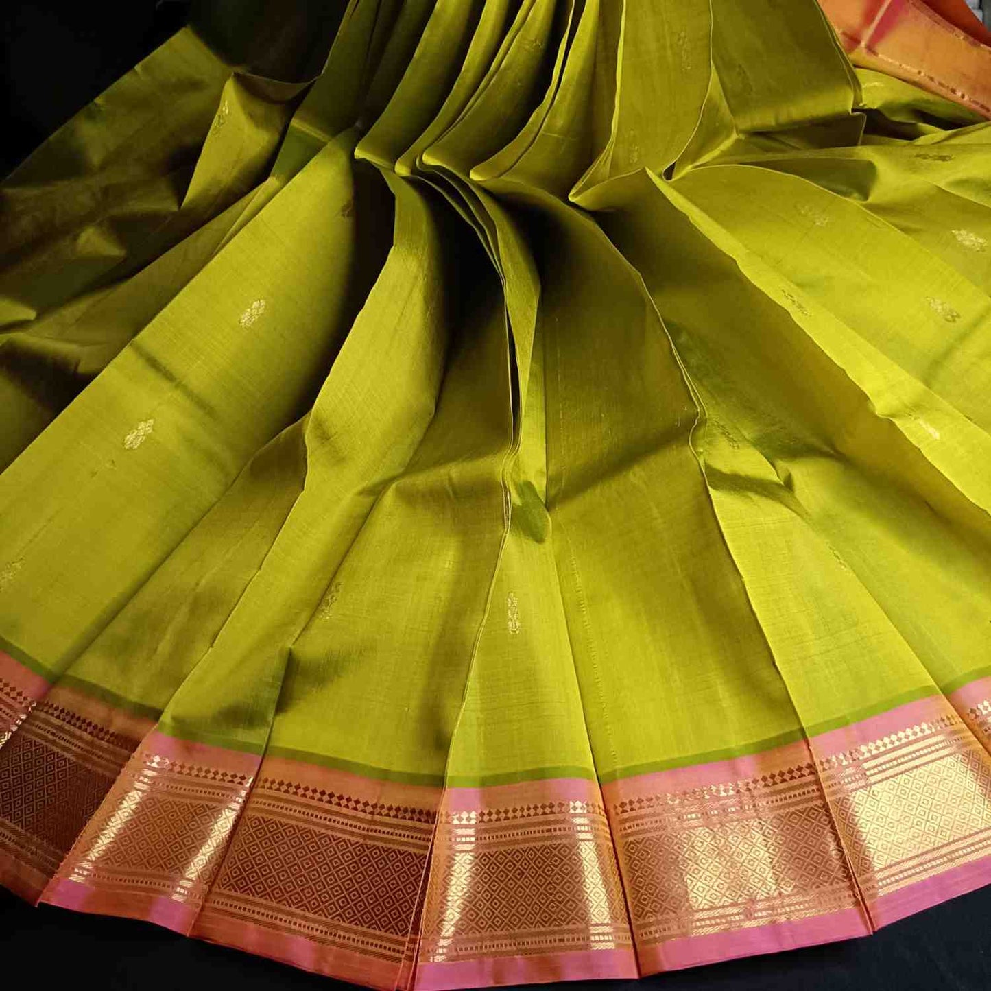Pure Handloom Parrot Green Thirubhuvanam Silk Saree - Orange Pink Border