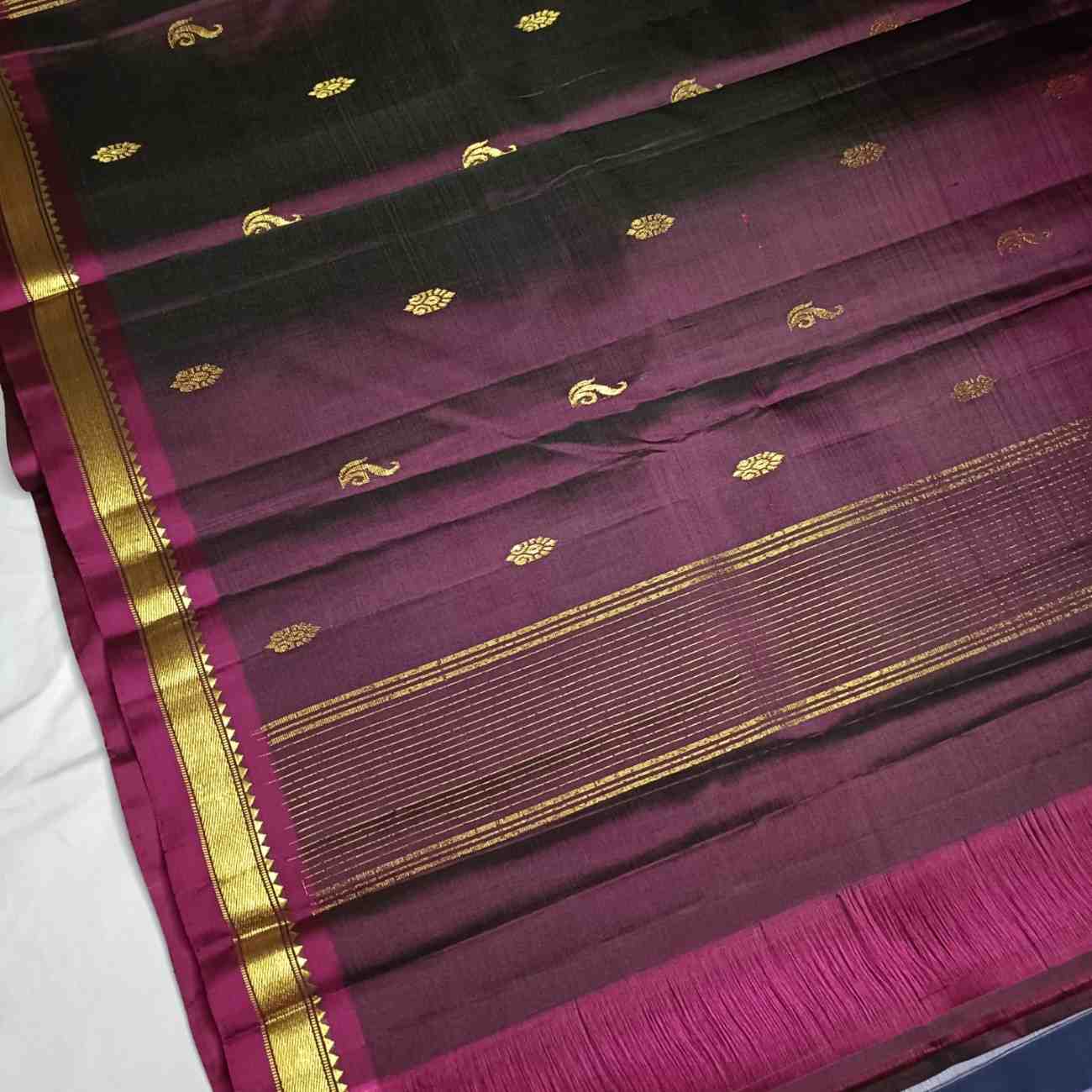 Pure Handloom Navy Blue Kanjivaram Silk Saree - Vanki Butta